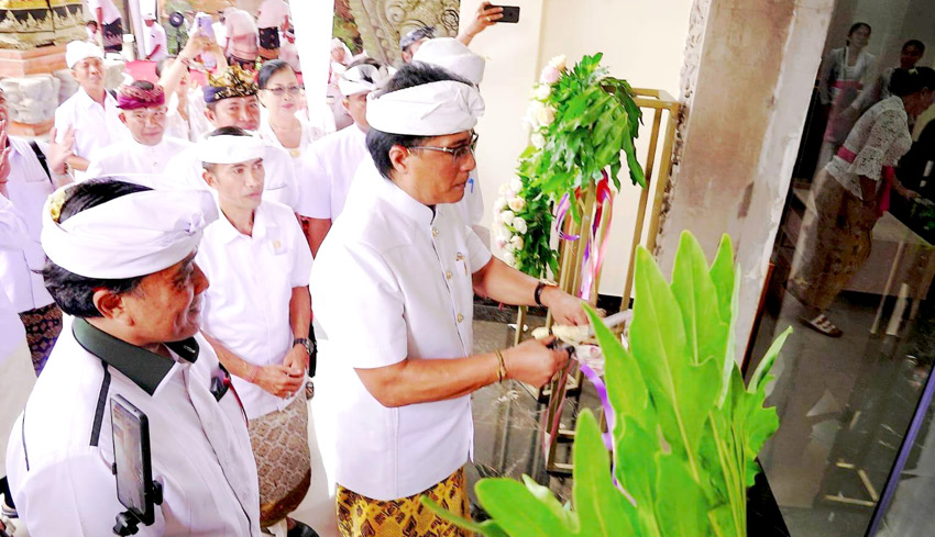 Bupati Giri Prasta Resmikan Kantor Perbekel Sibanggede