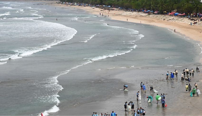 Sampah Kiriman dari Laut Jawa Sampai Madagaskar, Sebagian Nyangkut di Bali