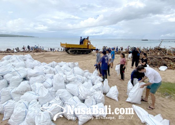 Nusabali.com - relawan-kumpulkan-puluhan-ton-sampah-plastik-di-pantai-kedonganan