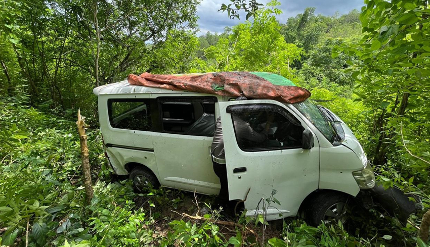 Rem Blong, Mobil Jatuh ke Jurang Sedalam 15 Meter