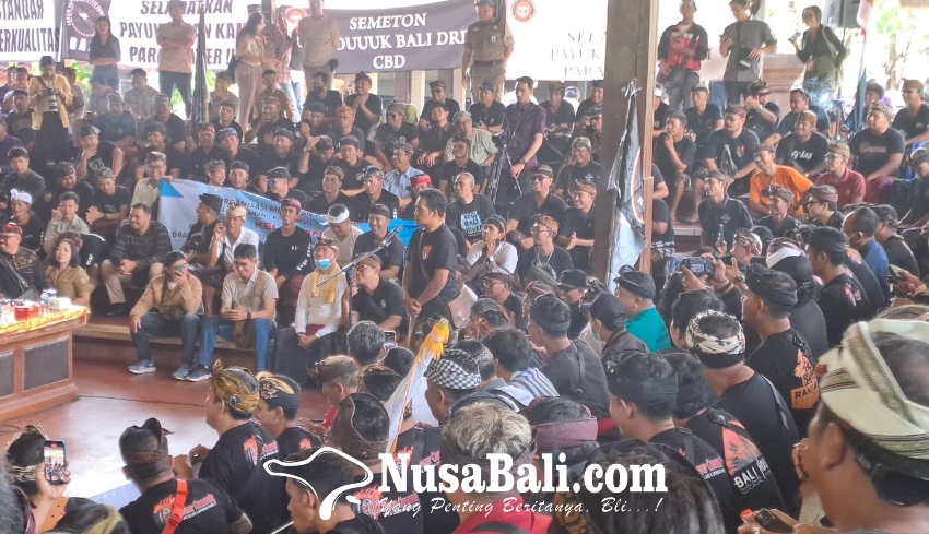 ‘Jeruk Makan Jeruk’, Driver Pariwisata Bali Bersaing dengan Turis untuk Jemput Turis di Bandara