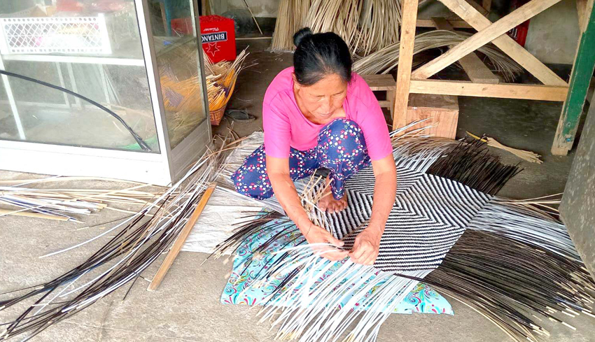 Perajin Bambu di Bangli Terganggu Hujan