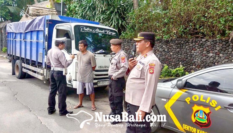 www.nusabali.com-truk-mangkal-di-candidasa-baru-ditindak