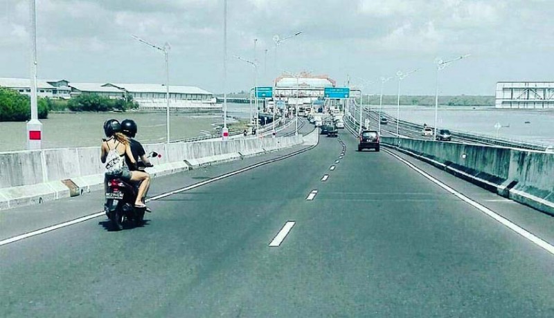 www.nusabali.com-pemotor-salah-jalur-di-jalan-tol