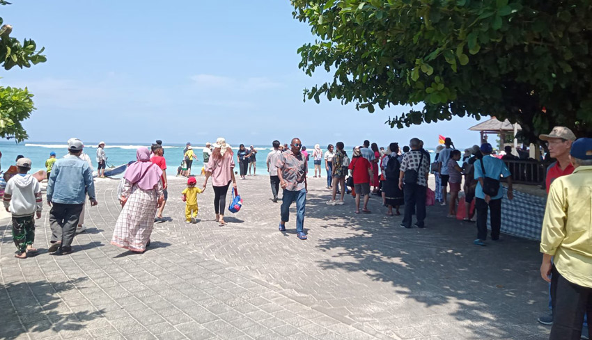 Kunjungan Wisatawan ke Pantai Pandawa Tetap Normal