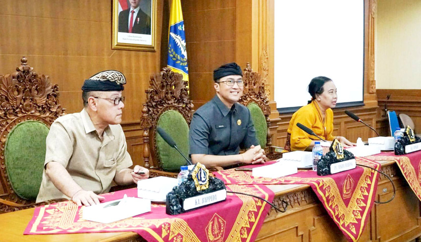 Pj Sekda Badung Pimpin Rapat TAPD