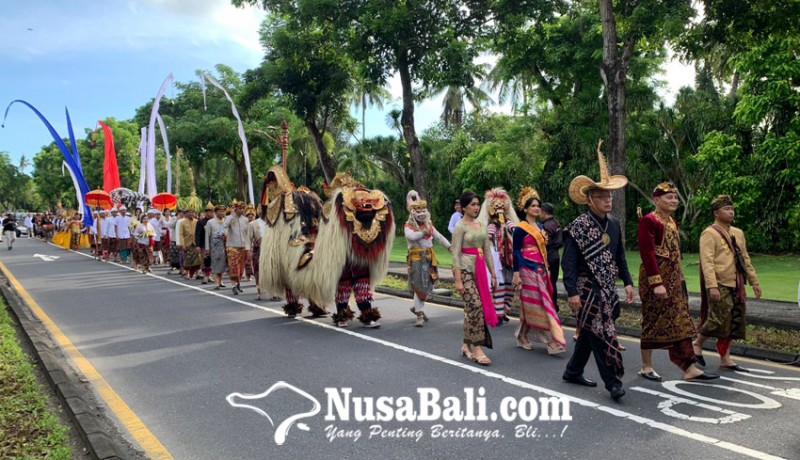 www.nusabali.com-parade-budaya-memperingati-hut-ke-3-injourney-digelar-di-kawasan-the-nusa-dua