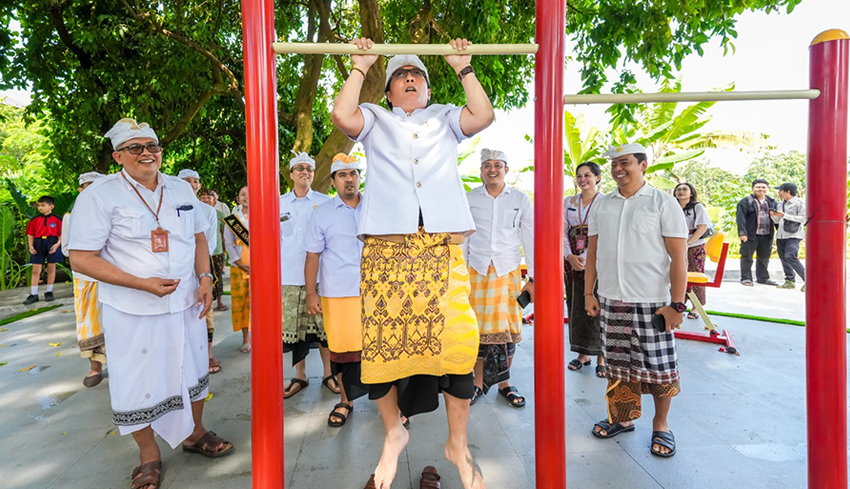 www.nusabali.com-bupati-giri-prasta-resmikan-taman-bermain-ramah-anak-mangupura-badung