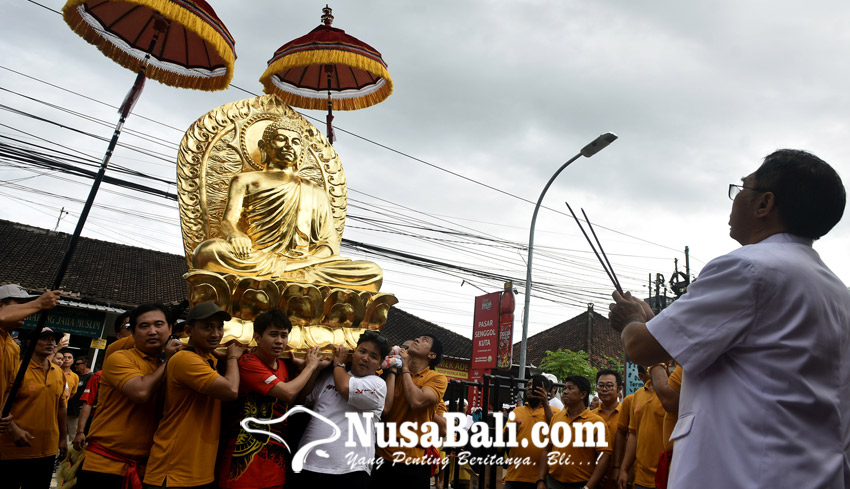 www.nusabali.com-khidmat-dan-meriah-prosesi-sakral-abhisekha-buddha-rumpang-di-vihara-dharmayana-kuta