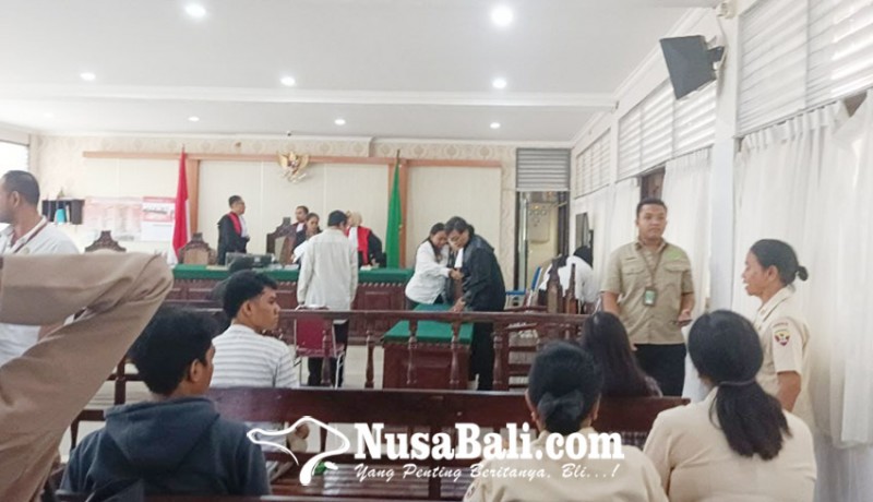 www.nusabali.com-diduga-keroyok-ibu-hamil-satu-keluarga-disidang