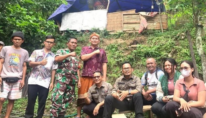 www.nusabali.com-rumah-warga-miskin-roboh-disapu-angin-kencang