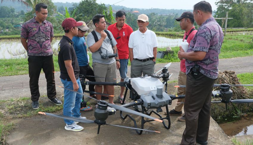 www.nusabali.com-drone-dji-agras-t40-terbangi-jatiluwih-inovasi-pertanian-di-situs-warisan-dunia