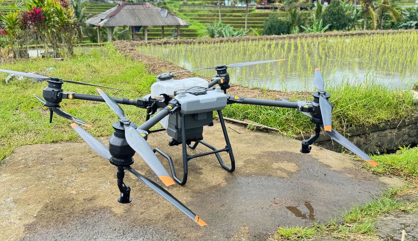 www.nusabali.com-drone-dji-agras-t40-terbangi-jatiluwih-inovasi-pertanian-di-situs-warisan-dunia