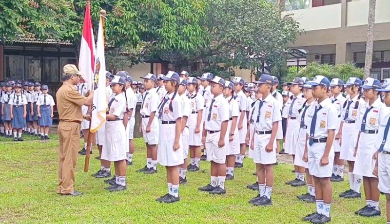 www.nusabali.com-smpn-1-abang-kukuhkan-pengurus-osis