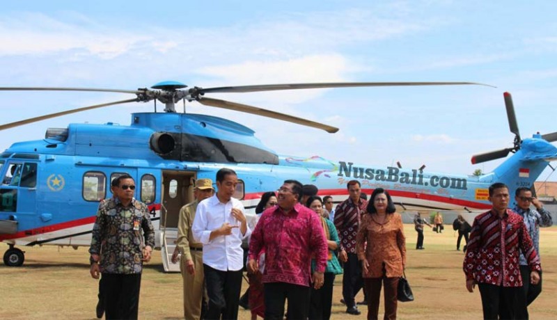 www.nusabali.com-jokowi-disambut-hangat-bupati-titip-bandara-buleleng