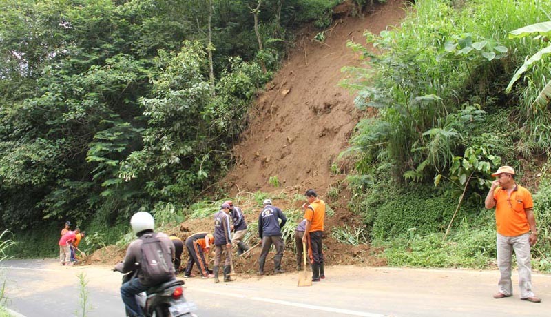 www.nusabali.com-bencana-longsor-amuk-tabanan-buleleng