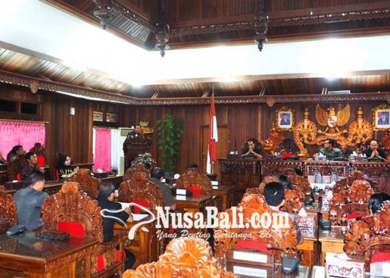 Nusabali.com - ranperda-apbd-klungkung-2018-dibahas