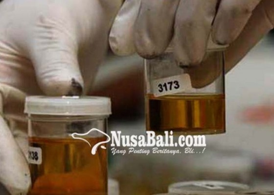 Nusabali.com - hakim-dan-staf-pn-negara-dites-urine