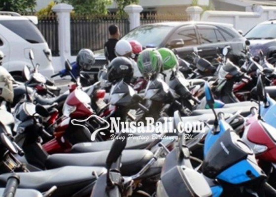 Nusabali.com - pembangunan-areal-parkir-motor-di-bandara-molor