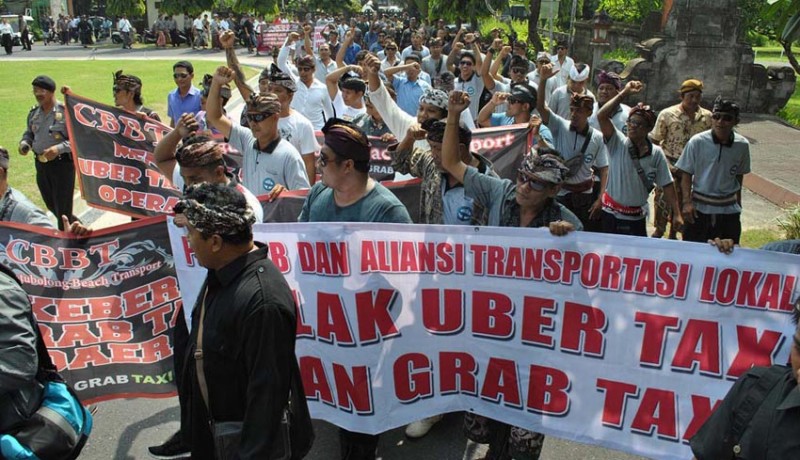 www.nusabali.com-datangi-dewan-sopir-taksi-tolak-taksi-uber