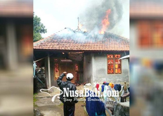 Nusabali.com - ditinggal-kundangan-rumah-ludes-terbakar