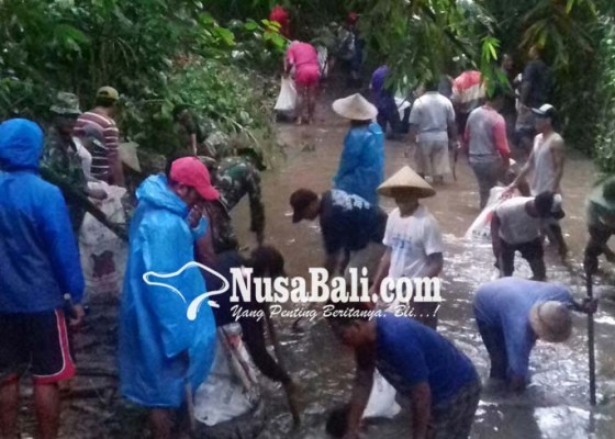 Nusabali.com - tni-ad-antisipasi-banjir-di-padangtegal