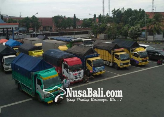 Nusabali.com - angin-kencang-penyeberangan-ketapang-gilimanuk-ditutup-sejam