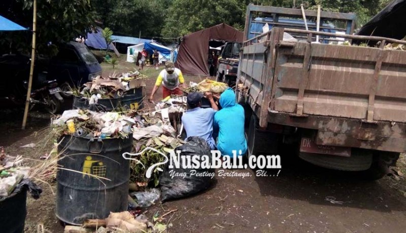 www.nusabali.com-petugas-kewalahan-tangani-sampah-pengungsi