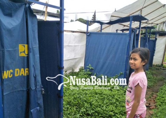 Nusabali.com - toilet-mampet-warga-antri