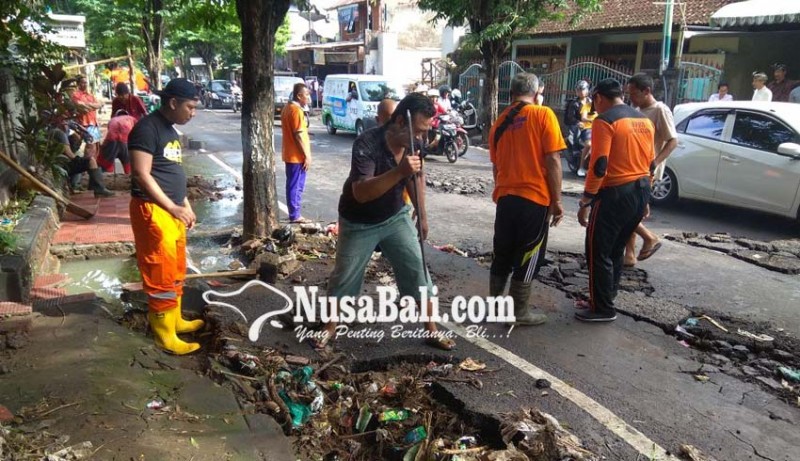 www.nusabali.com-pasca-banjir-aspal-jalan-terkelupas