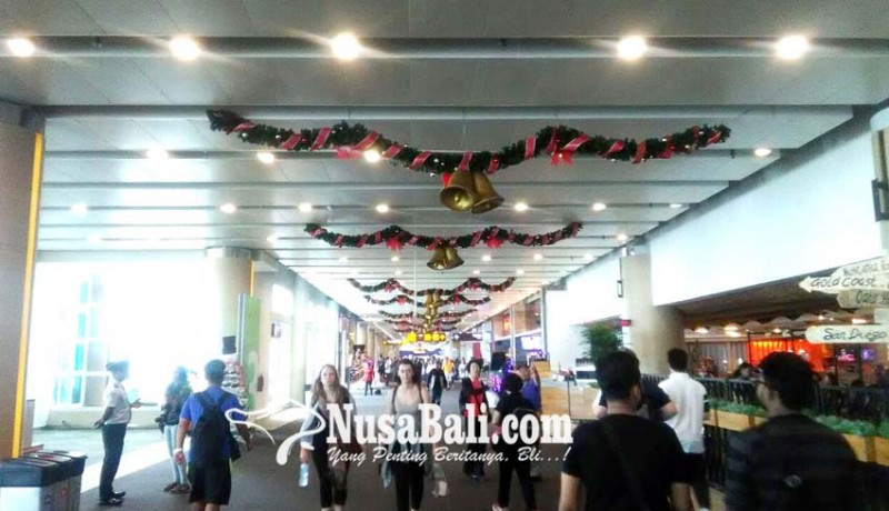 www.nusabali.com-bandara-ngurah-rai-berhias-nuansa-natal