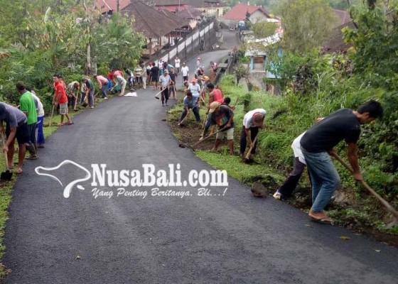 Nusabali.com - buang-sampah-sembarangan-foto-dipajang-di-media-desa