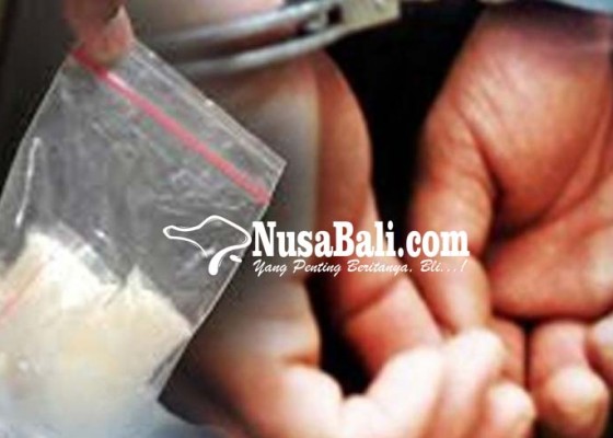 Nusabali.com - 4-pengedar-dijuk-sita-shabu-rp-1m