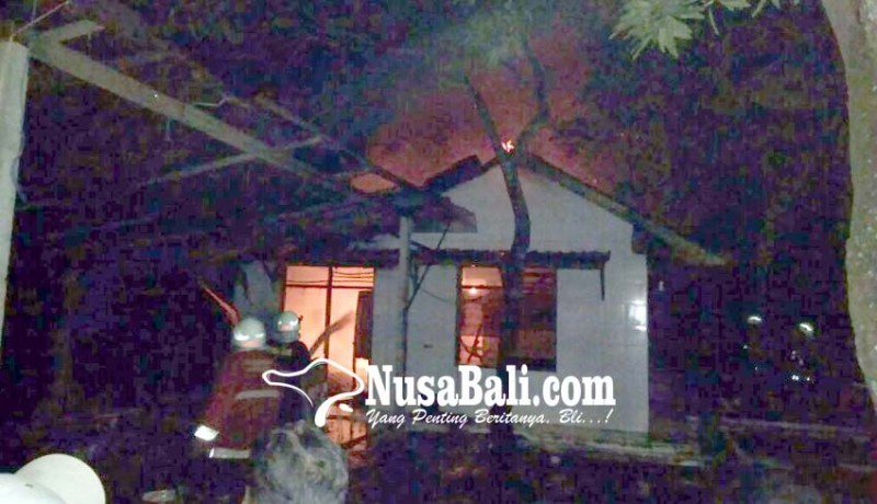 www.nusabali.com-rumah-kosong-di-lukluk-terbakar