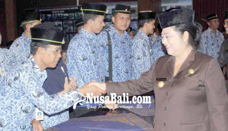 www.nusabali.com-bupati-mutasi-157-pejabat-eselon-iii-dan-eselon-iv