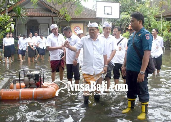 Nusabali.com - intensitas-curah-hujan-tinggi-sdn-2-panjer-tergenang