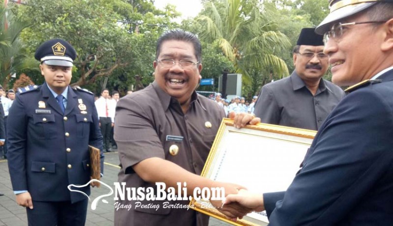 www.nusabali.com-kemenkum-ham-beri-penghargaan-pada-bupati