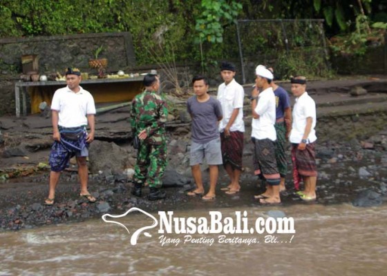 Nusabali.com - palinggih-beji-toyasah-hancur-diterjang-banjir