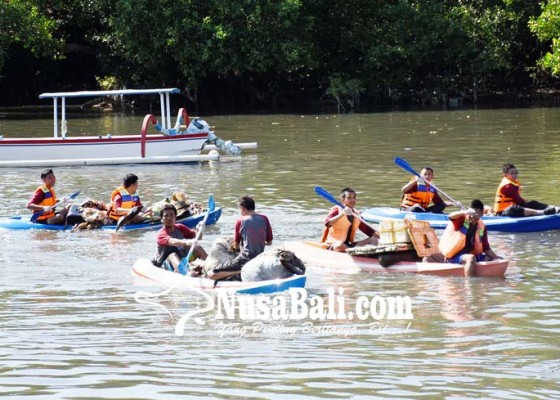 Nusabali.com - susur-mangrove-ratusan-pelajar-berlomba-pungut-sampah