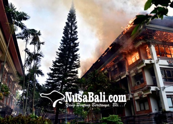 Nusabali.com - gedung-unit-v-kantor-gubernur-bali-ludes-terbakar