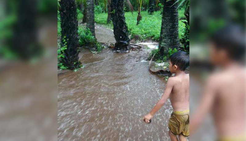 www.nusabali.com-pekarangan-berubah-jadi-sungai