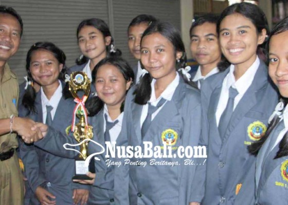 Nusabali.com - smkn-amlapura-dan-sman-3-amlapura-juara-lct