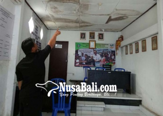 Nusabali.com - bocor-dan-lapuk-kantor-dinas-sosial-akan-dipindah-ke-rumah-singgah