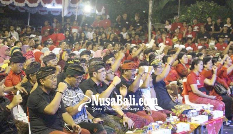 www.nusabali.com-ribuan-warga-kelurahan-ubung-satu-jalur-menangkan-kbs-ace