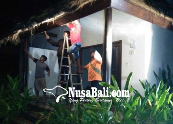 Nusabali.com - tersambar-petir-hotel-terbakar