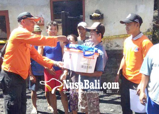 Nusabali.com - bpbd-karangasem-bantu-korban-kebakaran