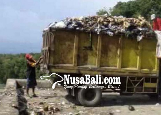 Nusabali.com - dlhk-denpasar-kekurangan-35-dump-truck