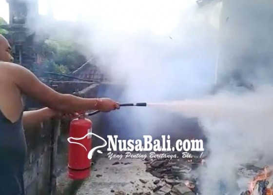 Nusabali.com - panyimpenan-wastra-sanggah-terbakar