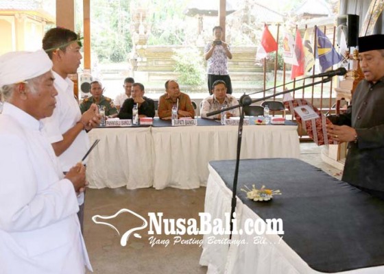 Nusabali.com - bupati-bangli-hadiri-pelantikan-paw-anggota-ppk