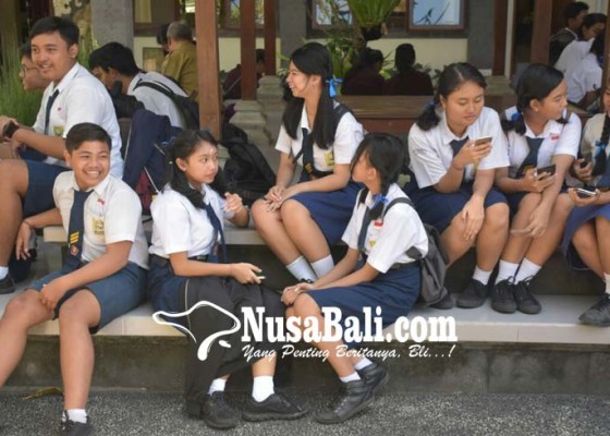 Nusabali.com - hari-pertama-unbk-molor-35-jam